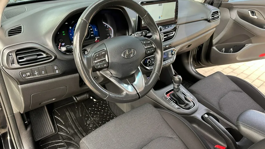 HYUNDAI i30 -