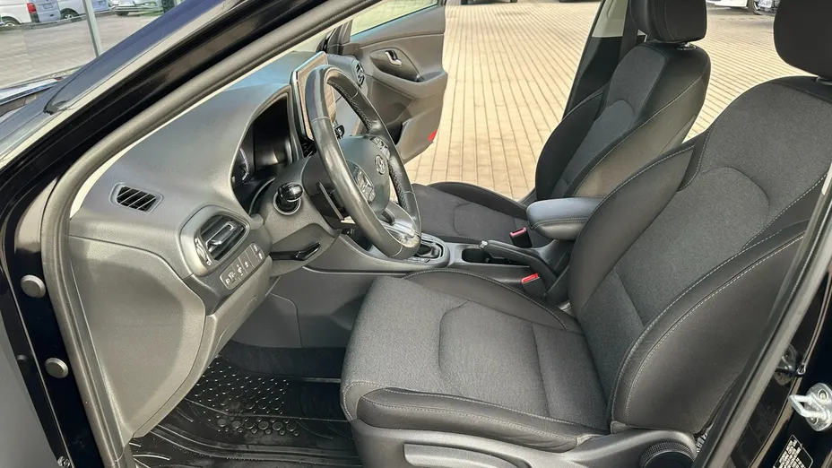 HYUNDAI i30 -