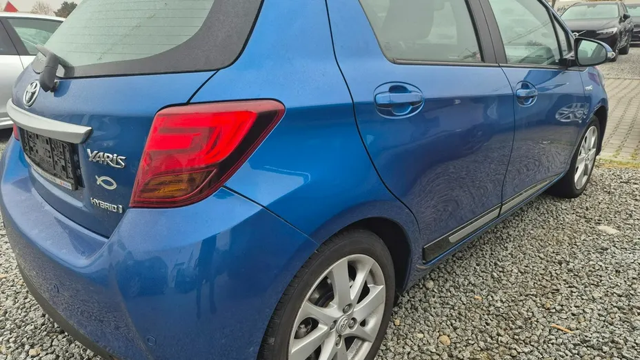TOYOTA Yaris -
