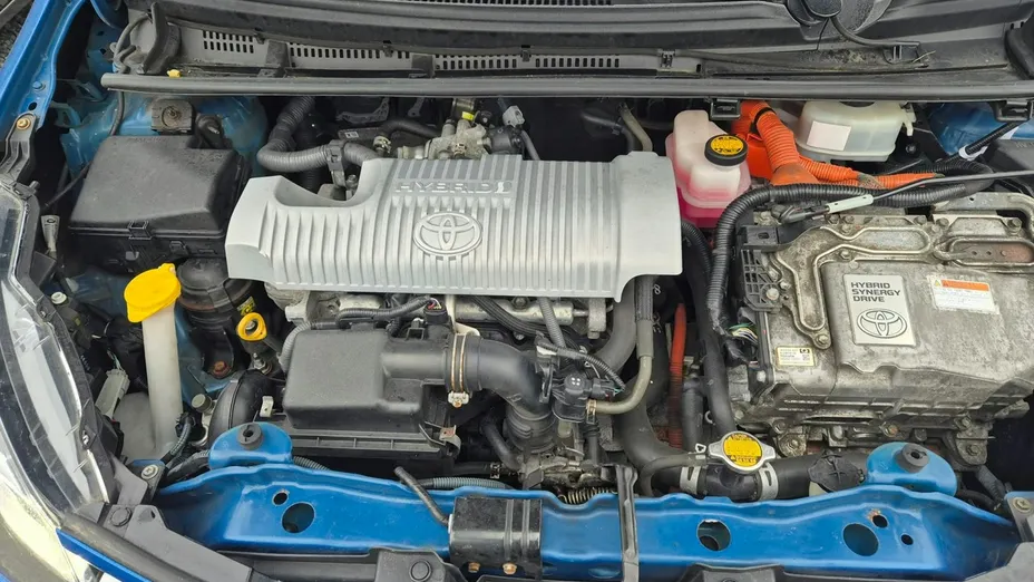 TOYOTA Yaris -