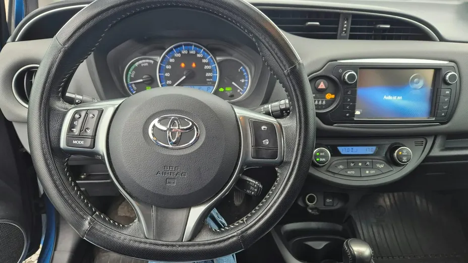TOYOTA Yaris -