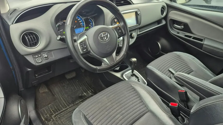 TOYOTA Yaris -