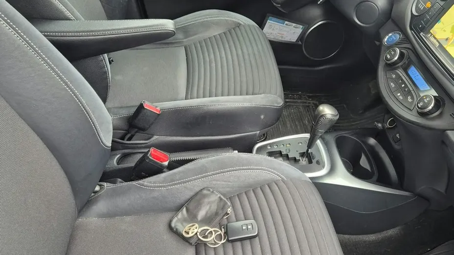 TOYOTA Yaris -
