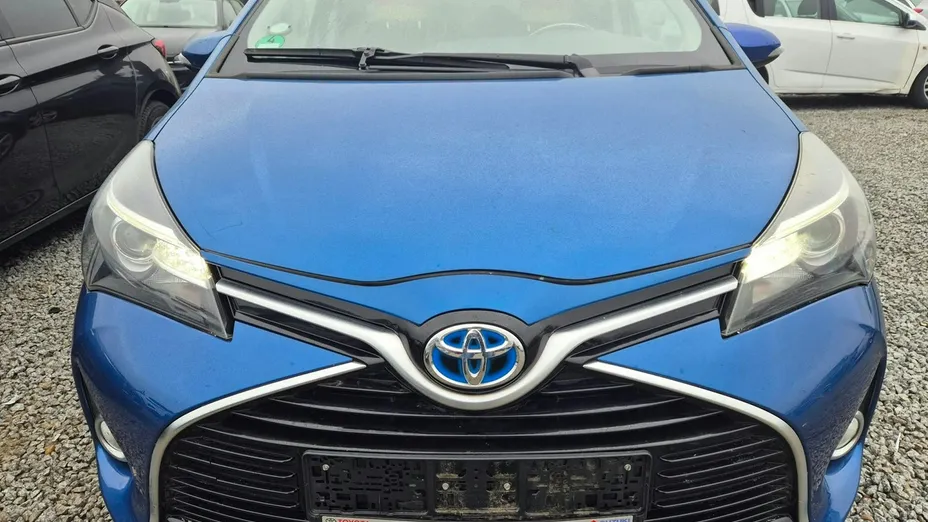 TOYOTA Yaris -