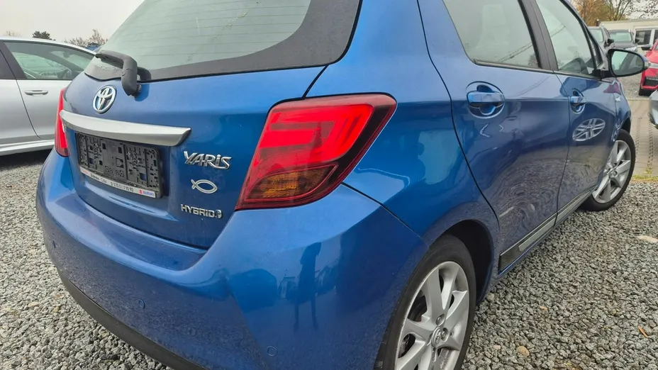 TOYOTA Yaris -