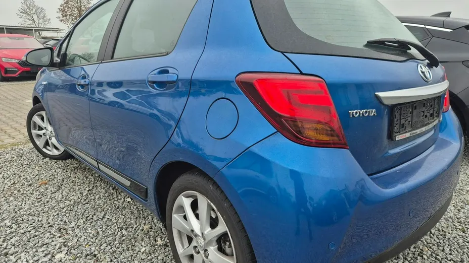 TOYOTA Yaris -