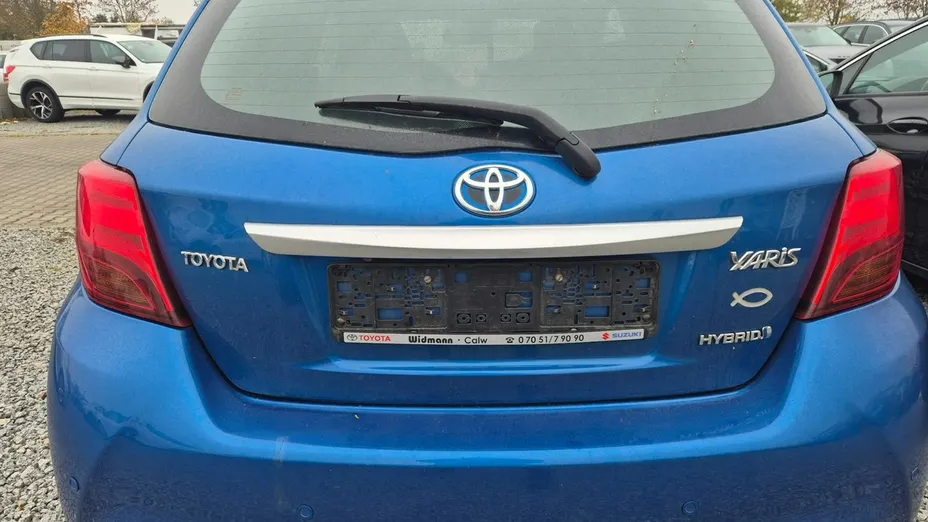 TOYOTA Yaris -