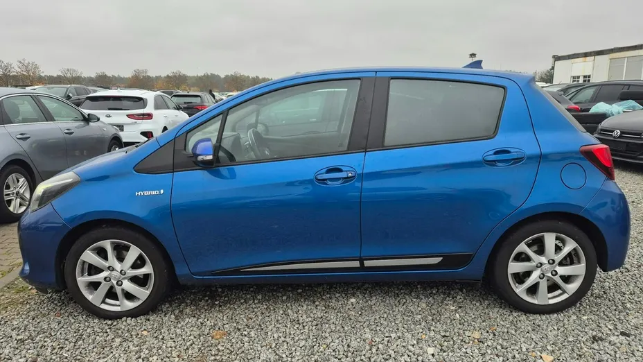 TOYOTA Yaris -