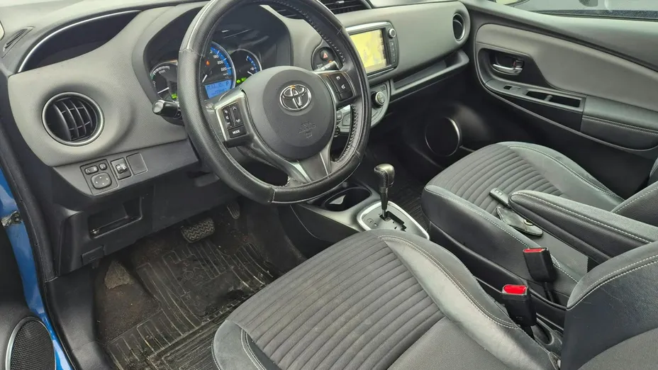 TOYOTA Yaris -