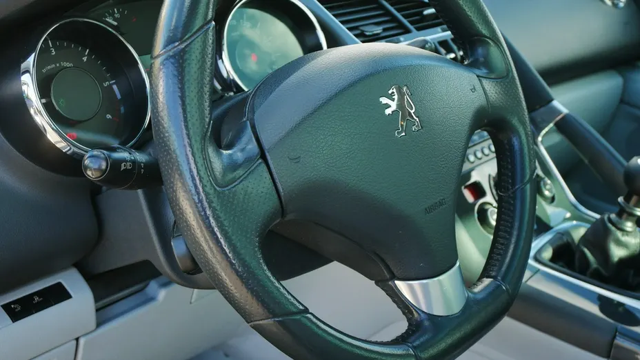 PEUGEOT 3008 -