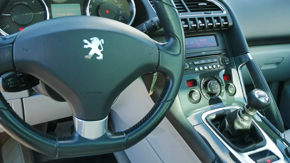 PEUGEOT 3008 -