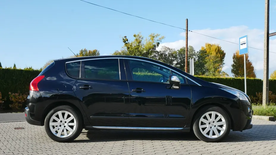 PEUGEOT 3008 -