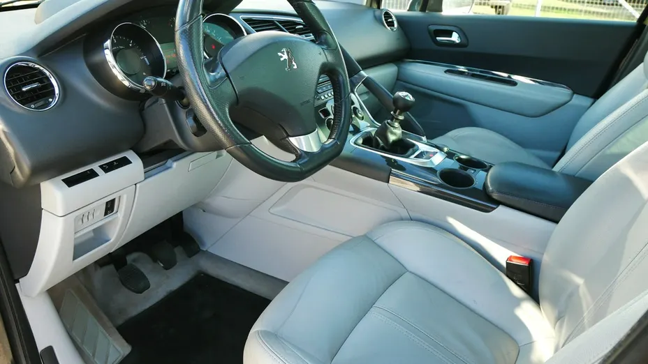 PEUGEOT 3008 -