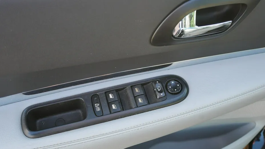 PEUGEOT 3008 -