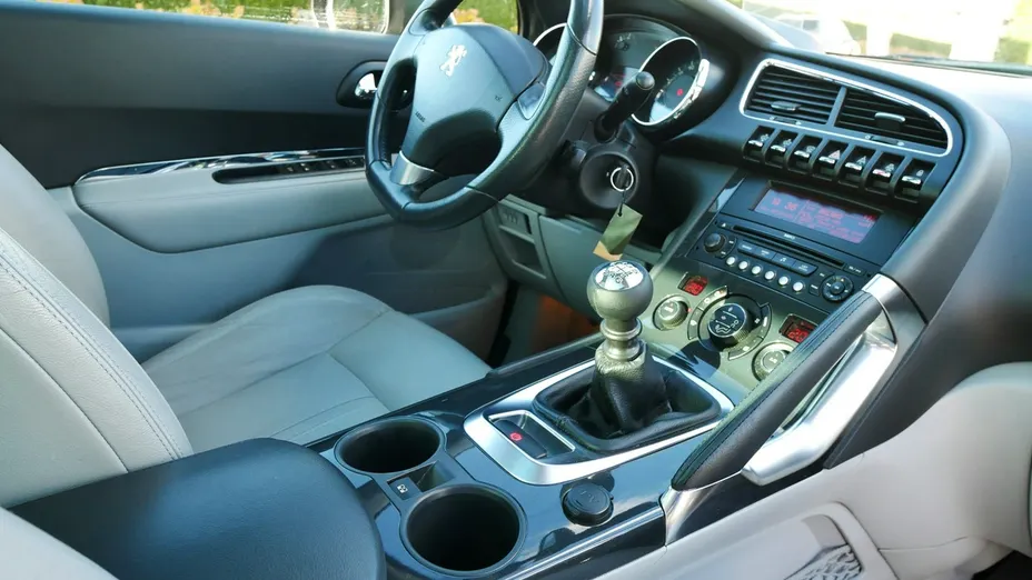 PEUGEOT 3008 -