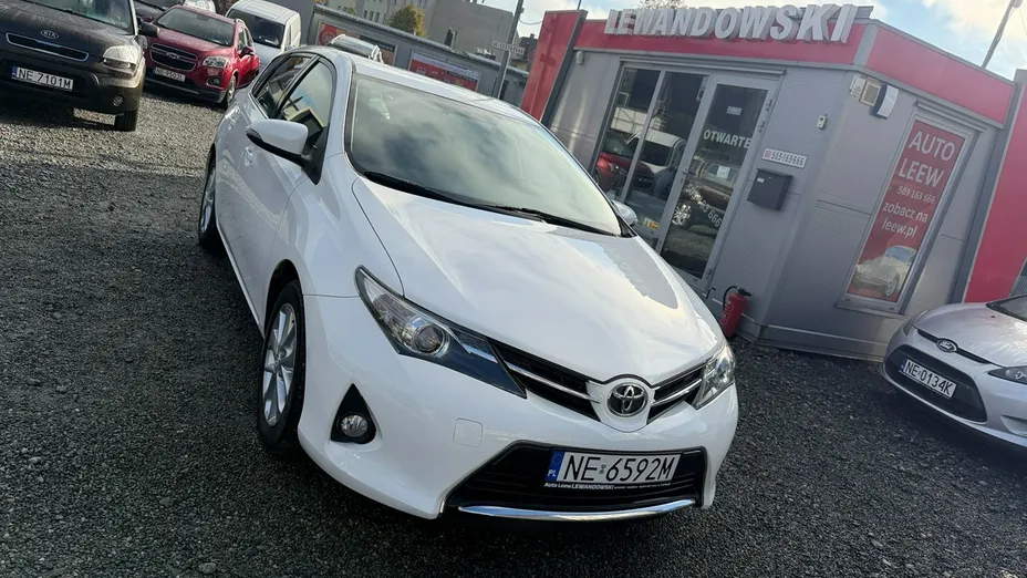 TOYOTA Auris -