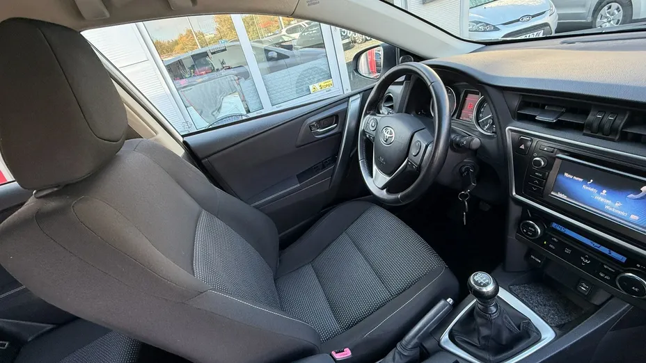 TOYOTA Auris -