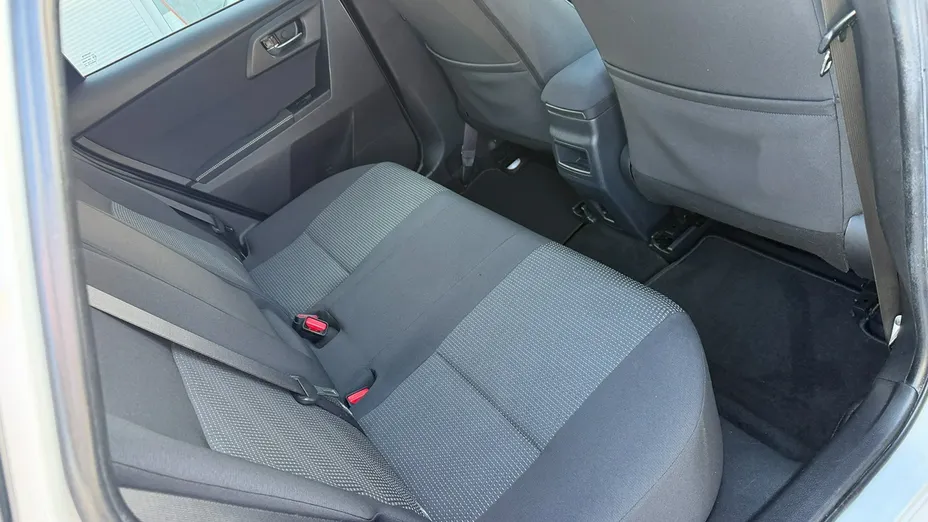 TOYOTA Auris -