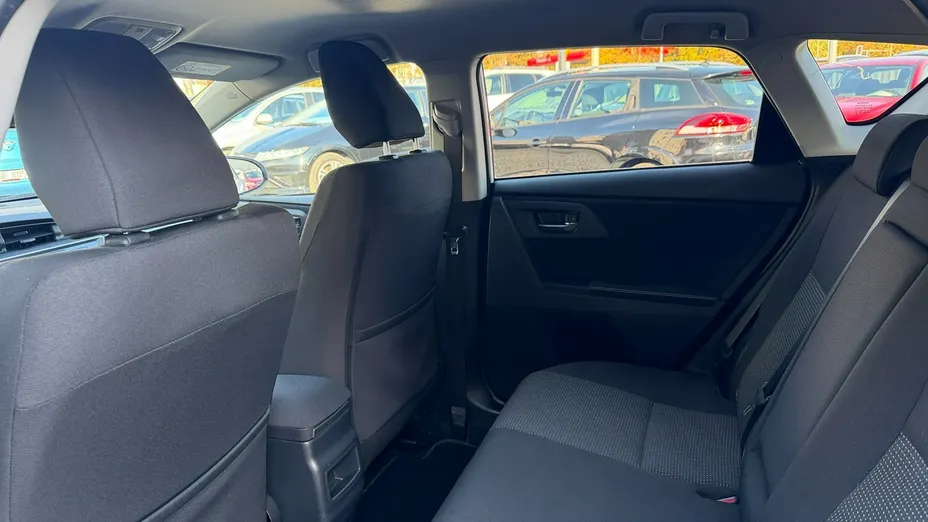 TOYOTA Auris -