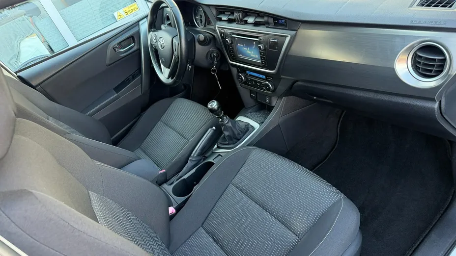 TOYOTA Auris -