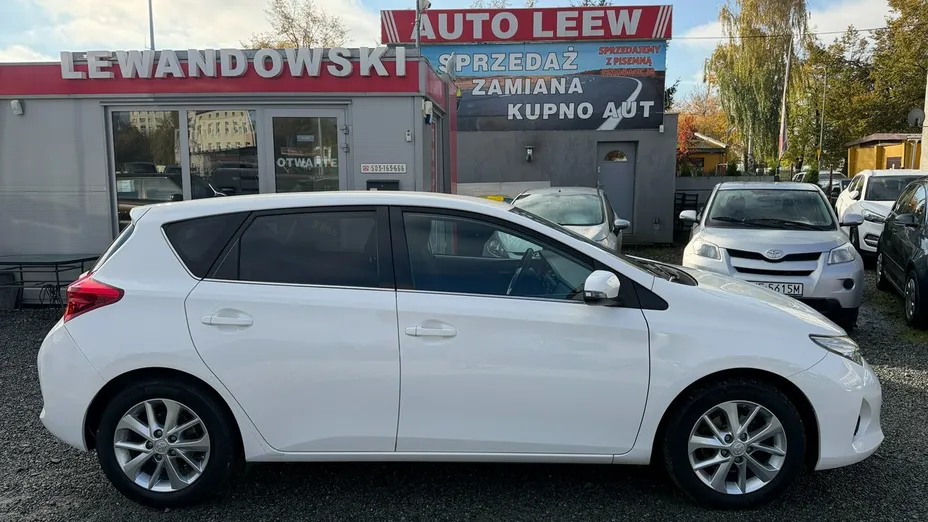 TOYOTA Auris -