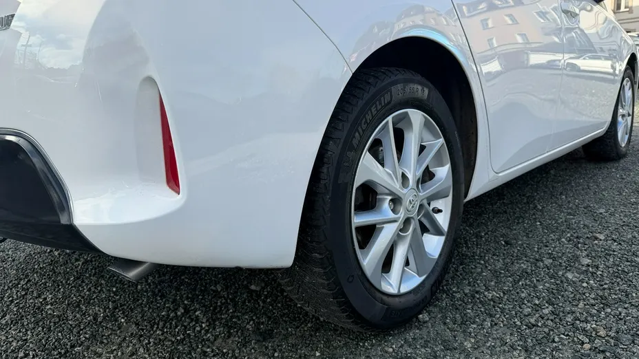 TOYOTA Auris -