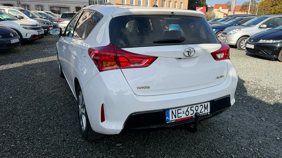 TOYOTA Auris -