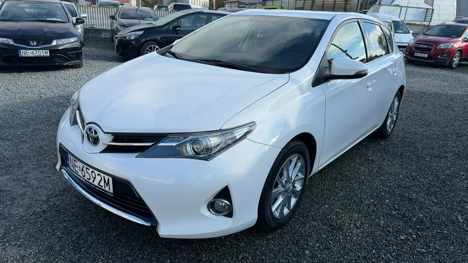 TOYOTA Auris -