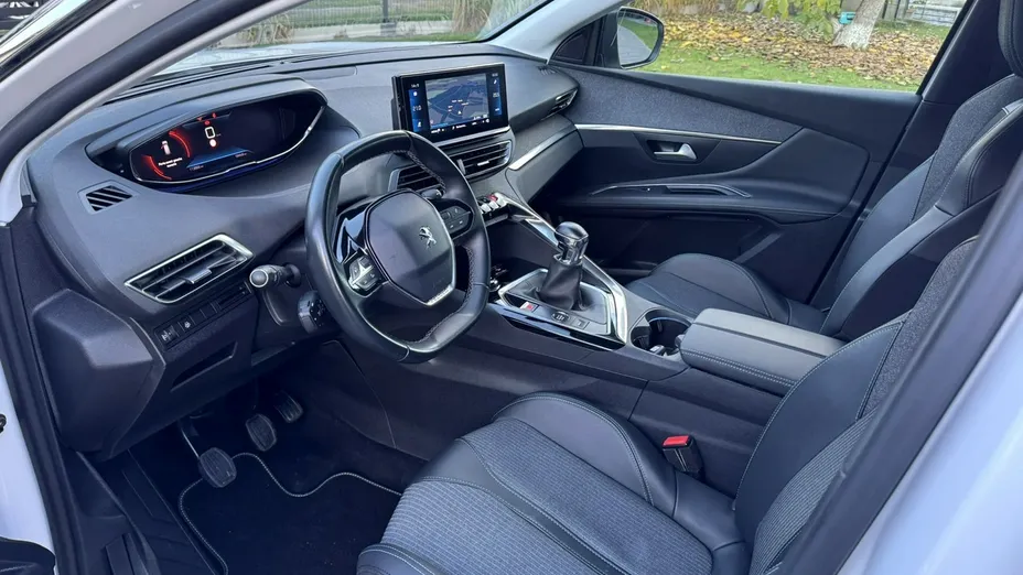 PEUGEOT 3008 -