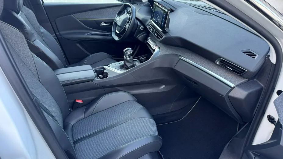 PEUGEOT 3008 -