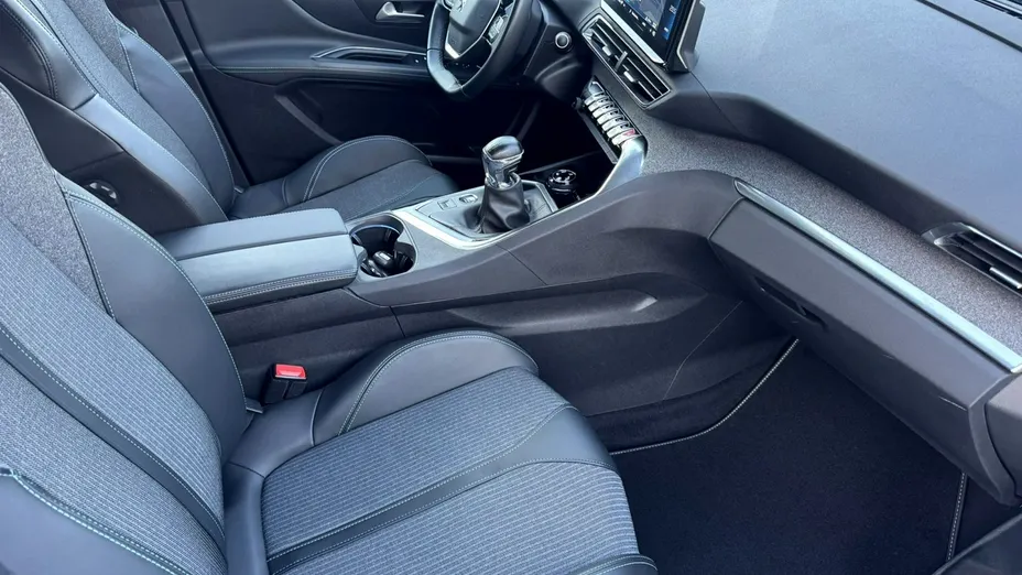 PEUGEOT 3008 -