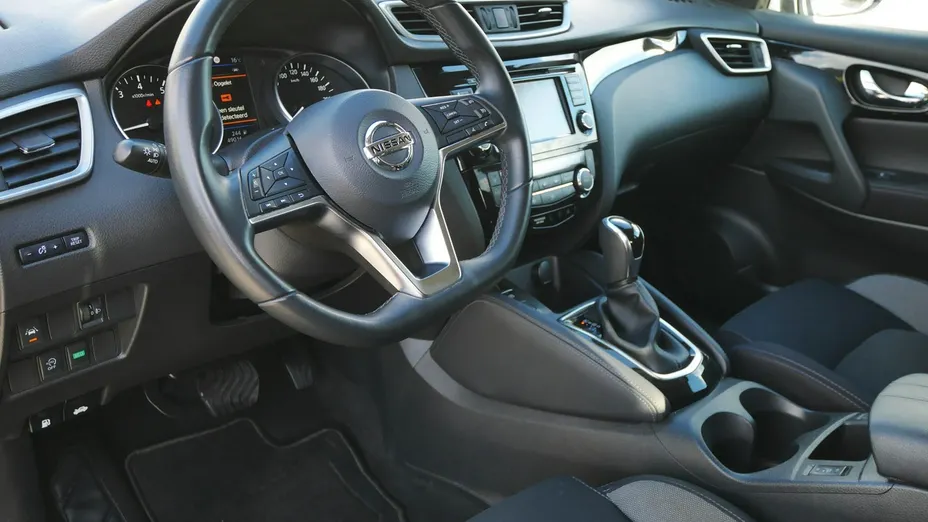 NISSAN Qashqai -