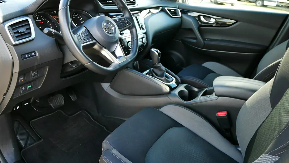 NISSAN Qashqai -