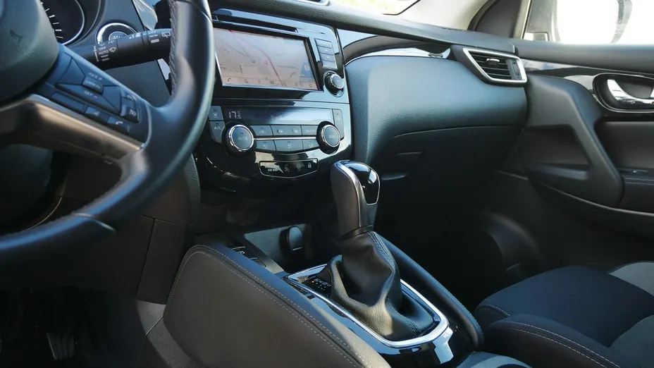 NISSAN Qashqai -
