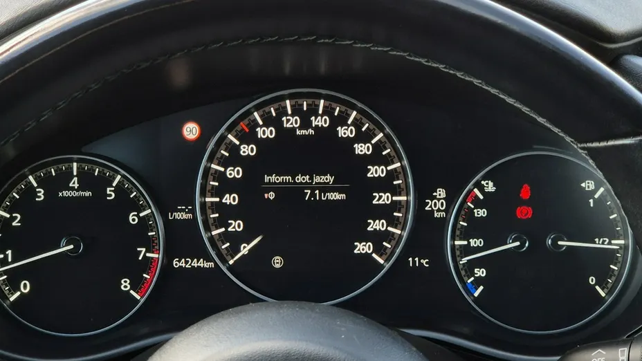MAZDA 3 -