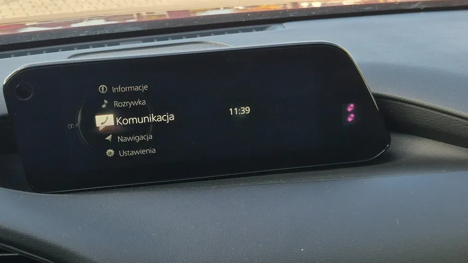MAZDA 3 -