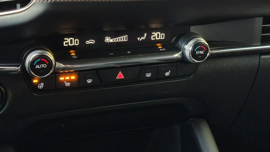 MAZDA 3 -