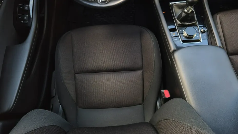 MAZDA 3 -