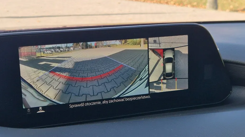 MAZDA 3 -