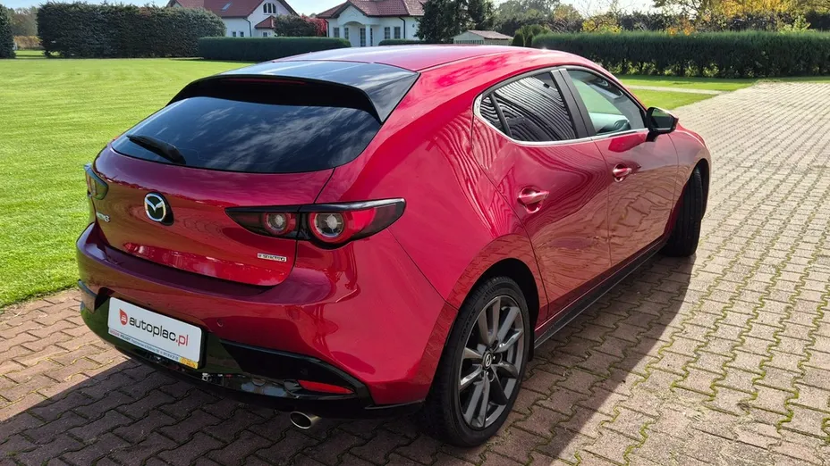 MAZDA 3 -