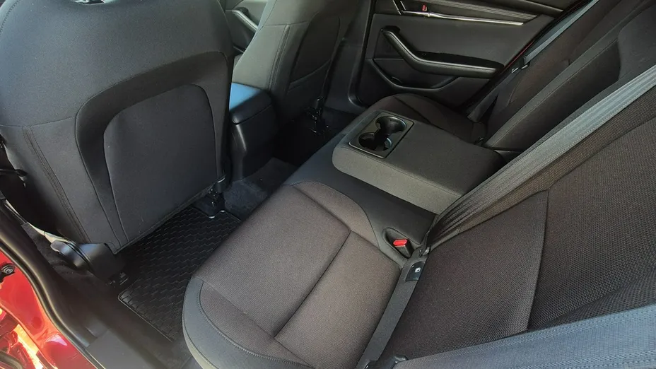 MAZDA 3 -