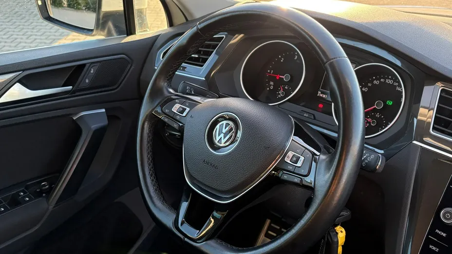VOLKSWAGEN Tiguan -