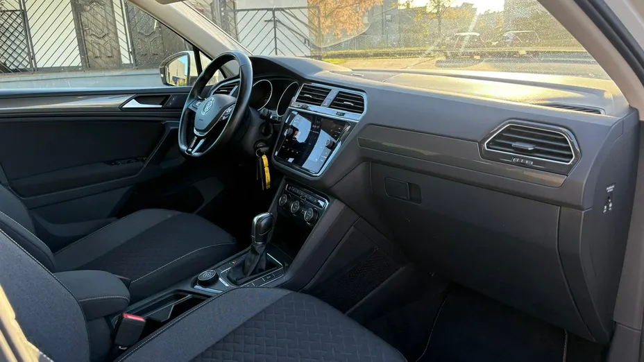 VOLKSWAGEN Tiguan -