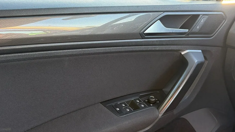 VOLKSWAGEN Tiguan -