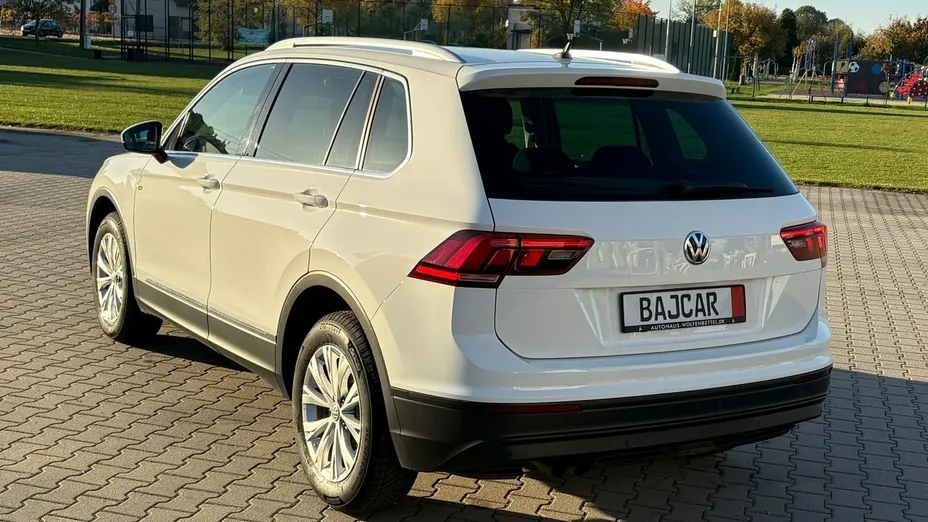 VOLKSWAGEN Tiguan -