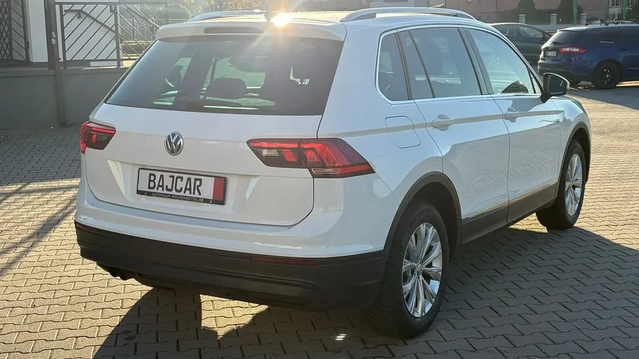 VOLKSWAGEN Tiguan -