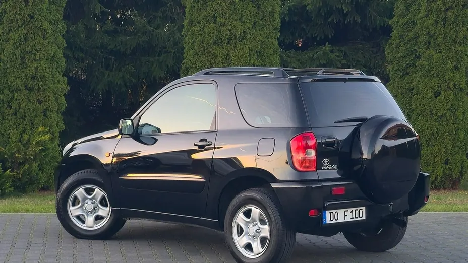 TOYOTA RAV4 -