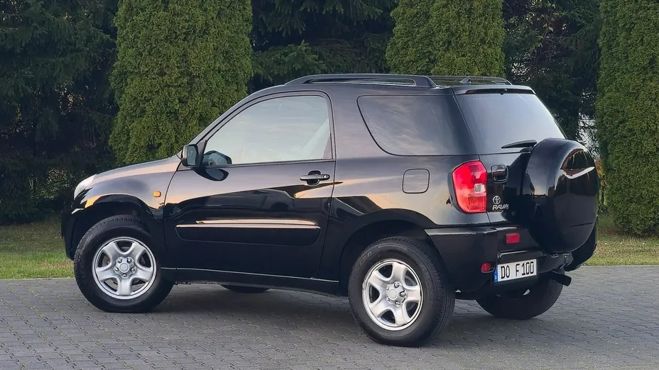 TOYOTA RAV4 -