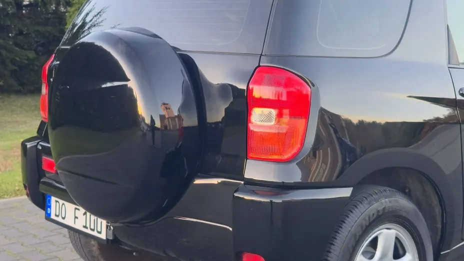 TOYOTA RAV4 -