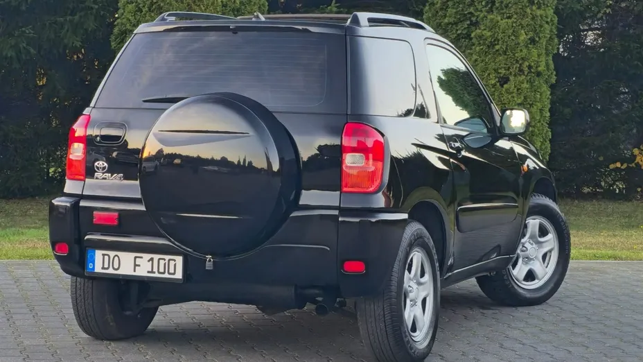 TOYOTA RAV4 -